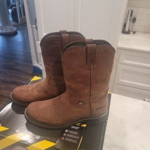 New pair of Men's Size 11D Justin work boots (These are NOT Steel Toed Boots)